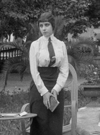 Jeunes filles d'hier et d'aujourd'hui (S)