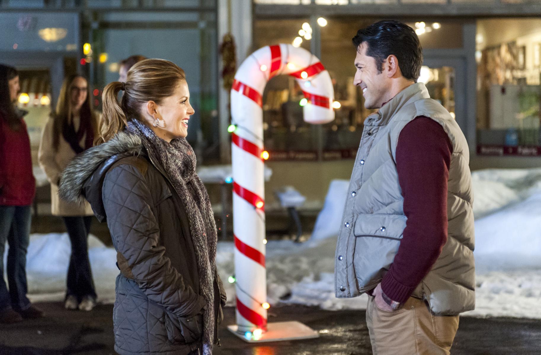 Christmas Under Wraps (TV)